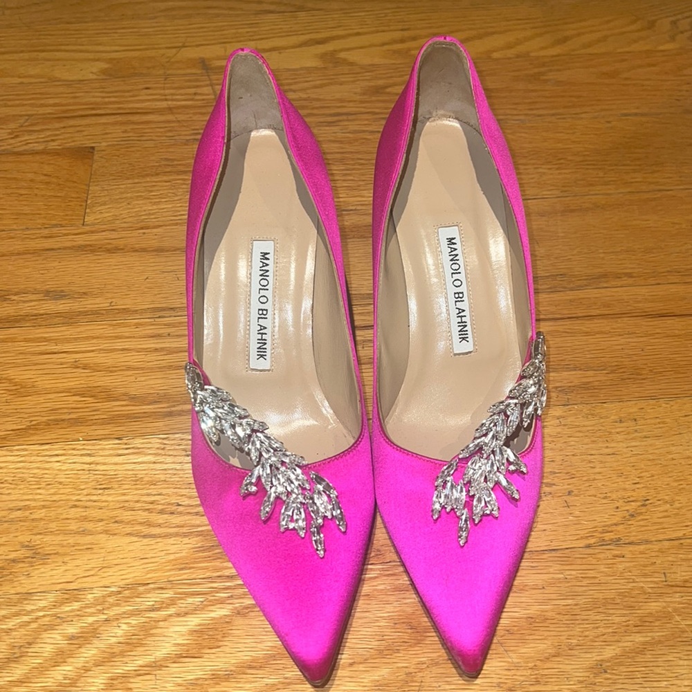 Brand new never worn authentic hot pink satin Manolo Blahnik crystal broach heel